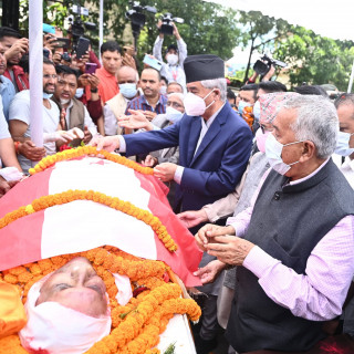 गिरिको निधनमा तीन दिनसम्म पार्टीको झण्डा आधा झुकाउने कांग्रेसको निर्णय
